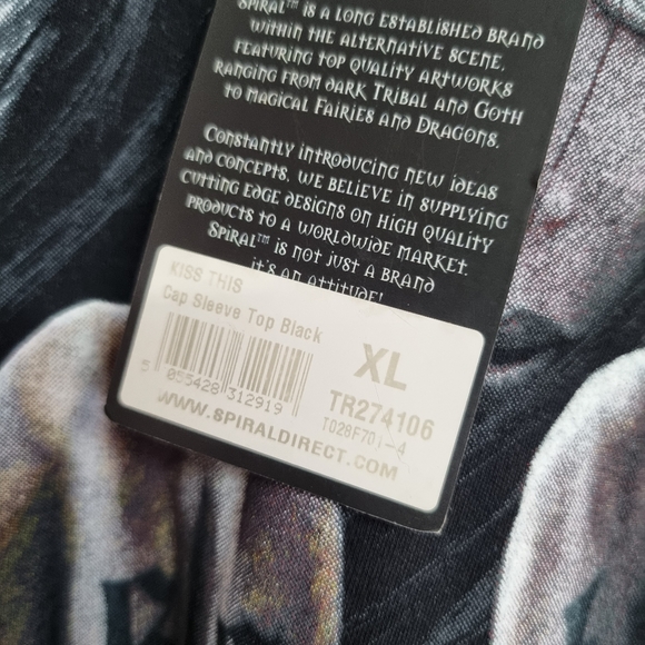 Spiral Direct gothic kiss this ladies xl t shirt Bnwt 17" ptp - Picture 4 of 8